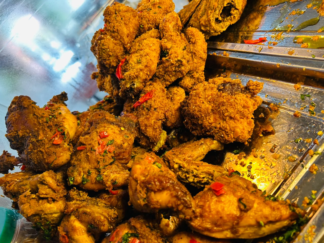 Seasoned fried and grilled chicken